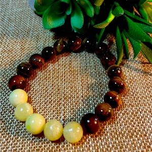 ✔️✔️Genuine Tigers Eye and Dyed Quartzite Bracelet